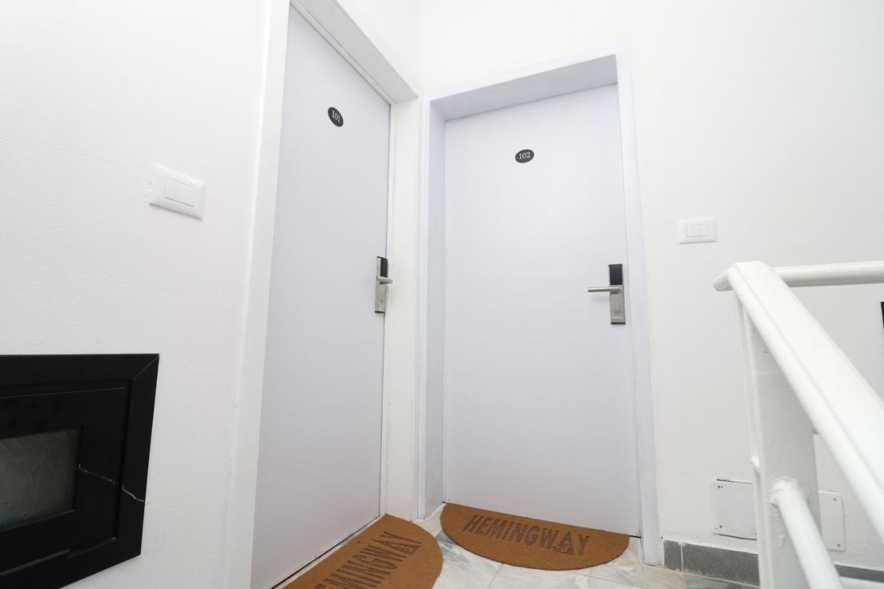 Heming-Way Hotel Дуррес Экстерьер фото