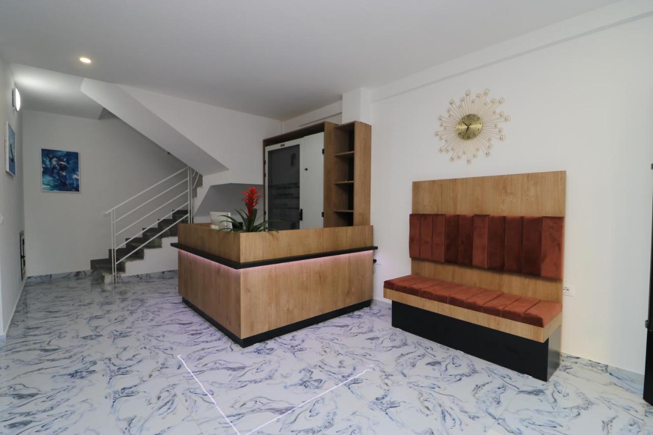 Heming-Way Hotel Дуррес Экстерьер фото
