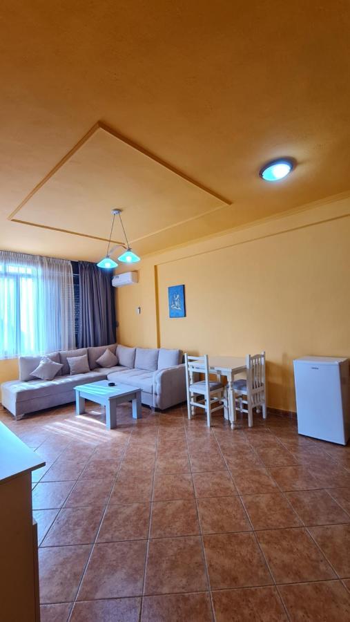 Heming-Way Hotel Дуррес Экстерьер фото