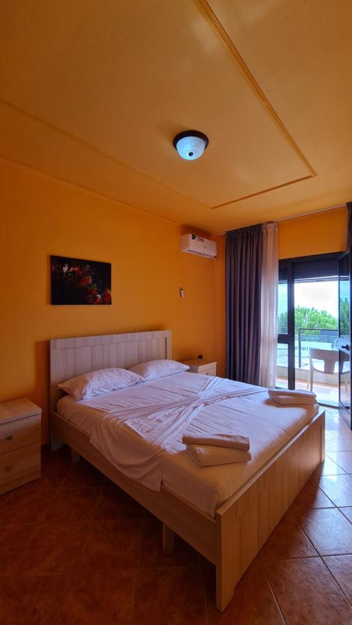 Heming-Way Hotel Дуррес Экстерьер фото