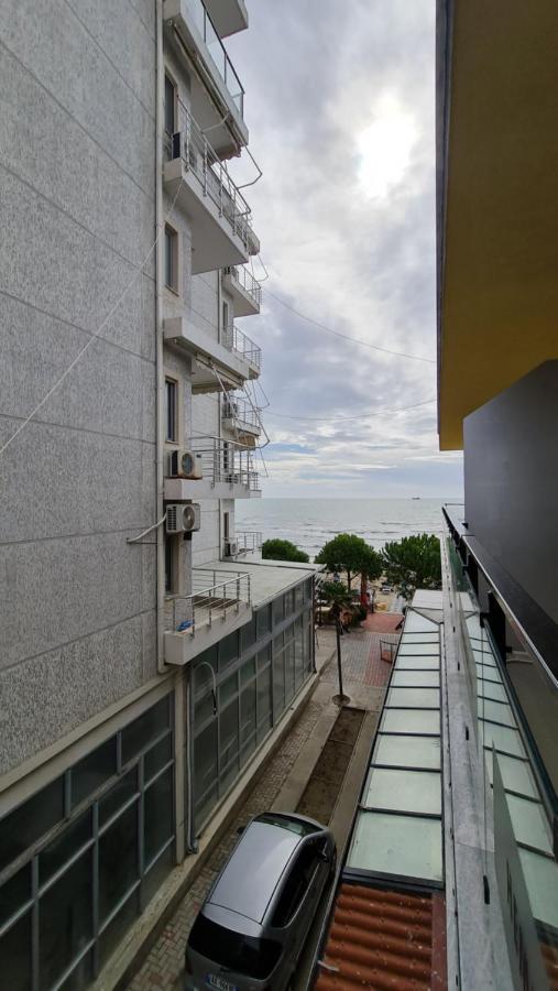 Heming-Way Hotel Дуррес Экстерьер фото