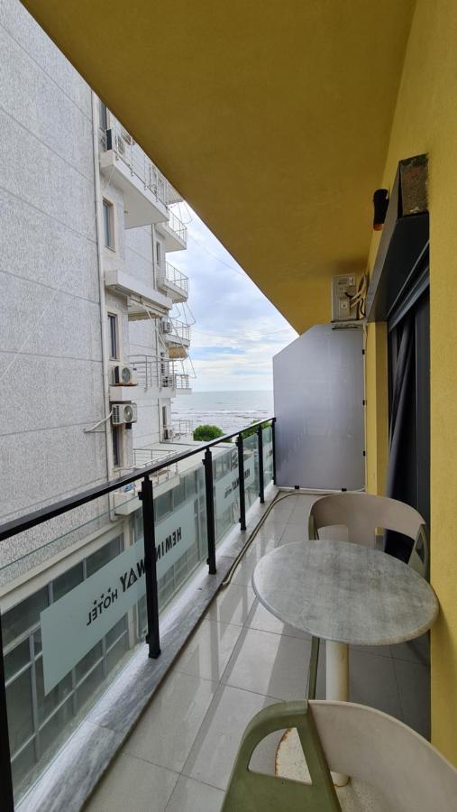 Heming-Way Hotel Дуррес Экстерьер фото